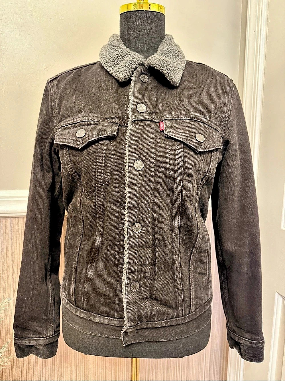 Levi’s Black Denim Sherpa Lined Trucker Jacket Women’s XS